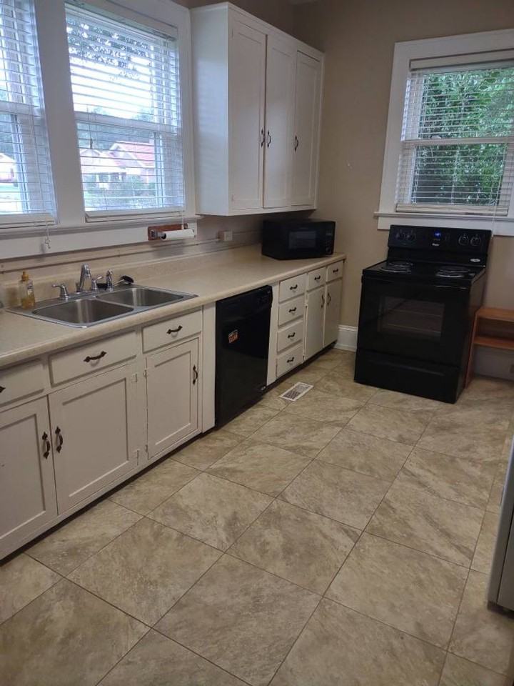 100 Eastman St - Photo 5 of 9