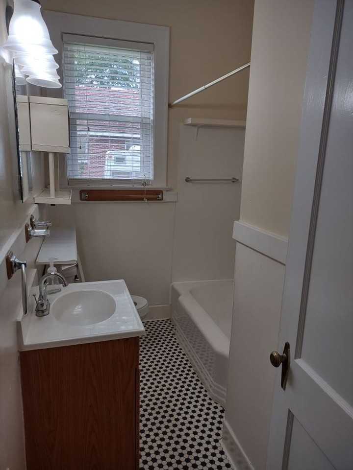 100 Eastman St - Photo 6 of 9