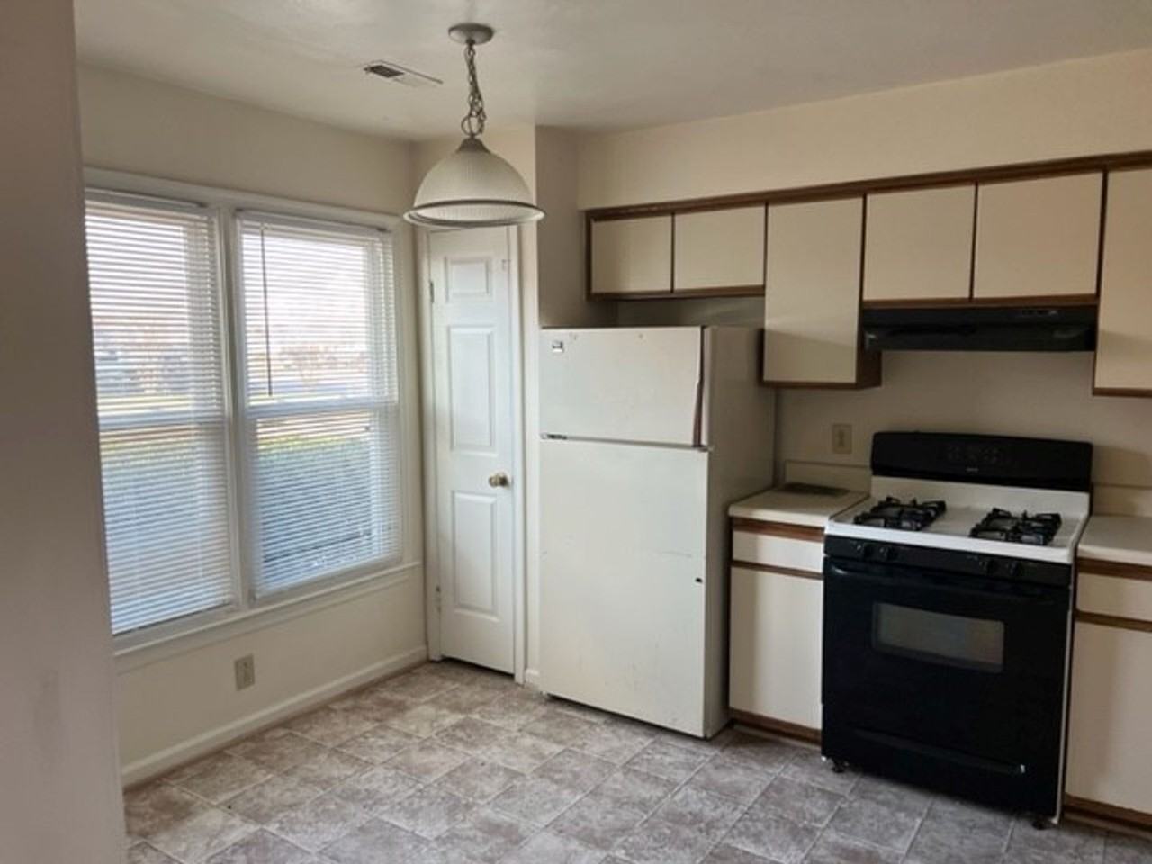 748 Goodard Dr - Photo 2 of 11