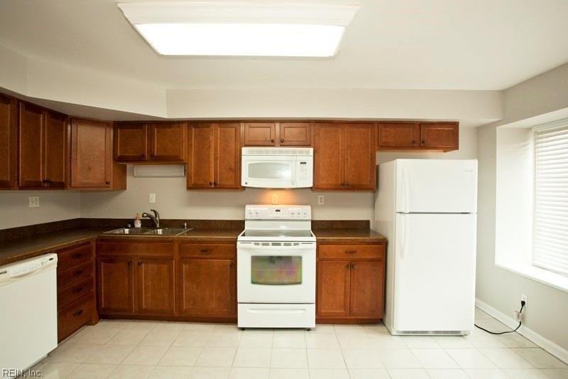 733 Waters Dr - Photo 2 of 26