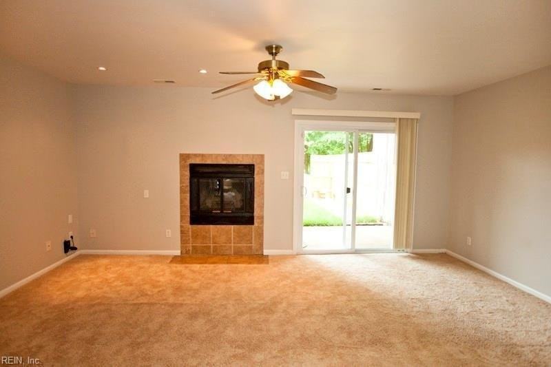 733 Waters Dr - Photo 4 of 26