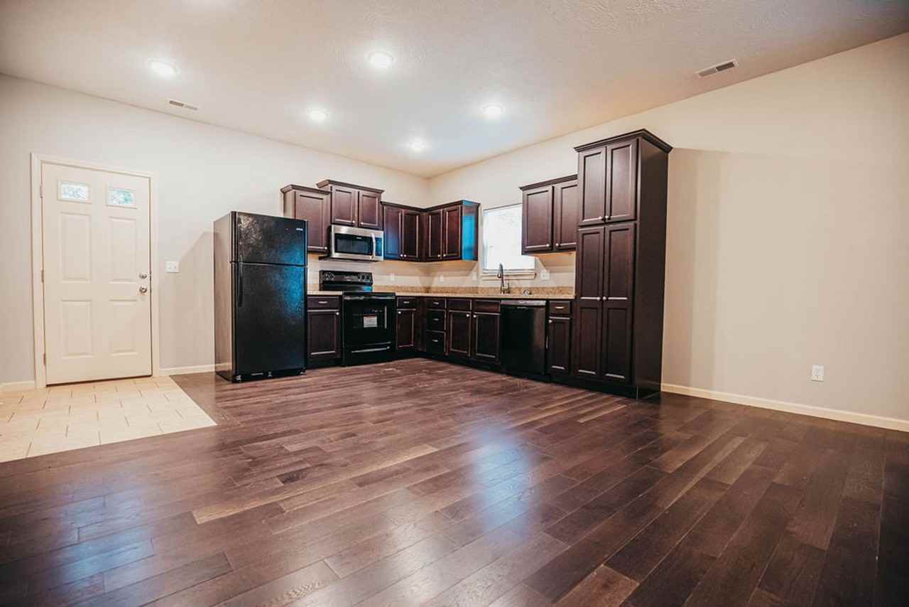 1148 S Maryland Ave - Photo 3 of 17