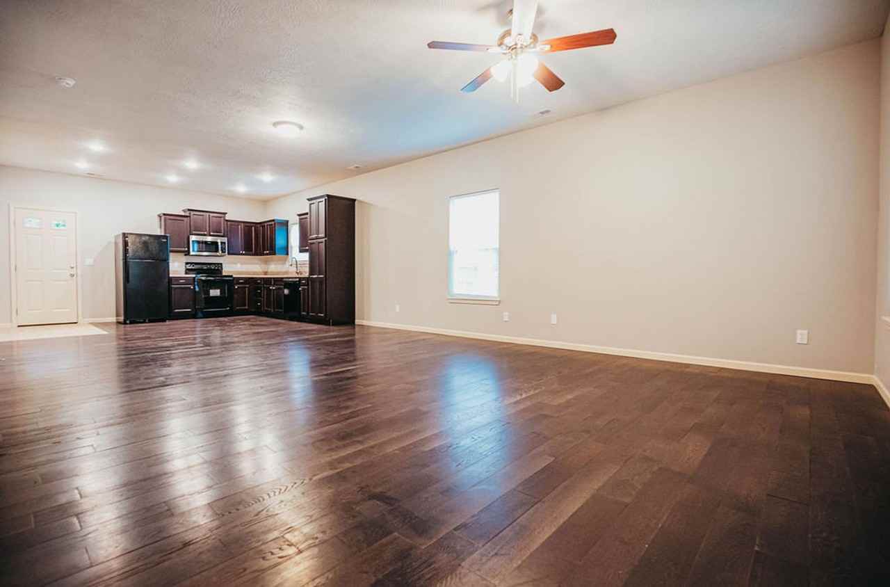 1148 S Maryland Ave - Photo 4 of 17