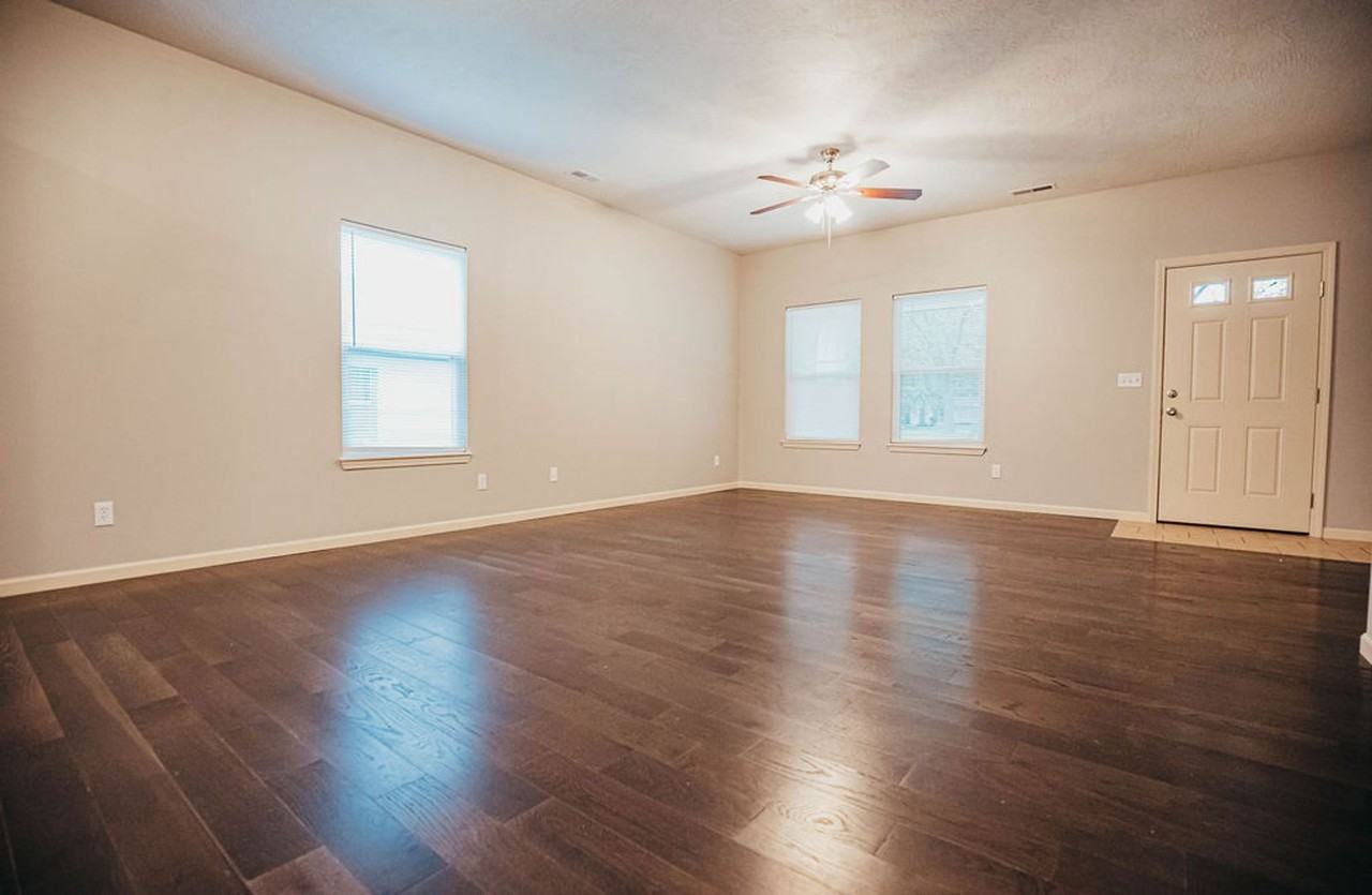 1148 S Maryland Ave - Photo 5 of 17