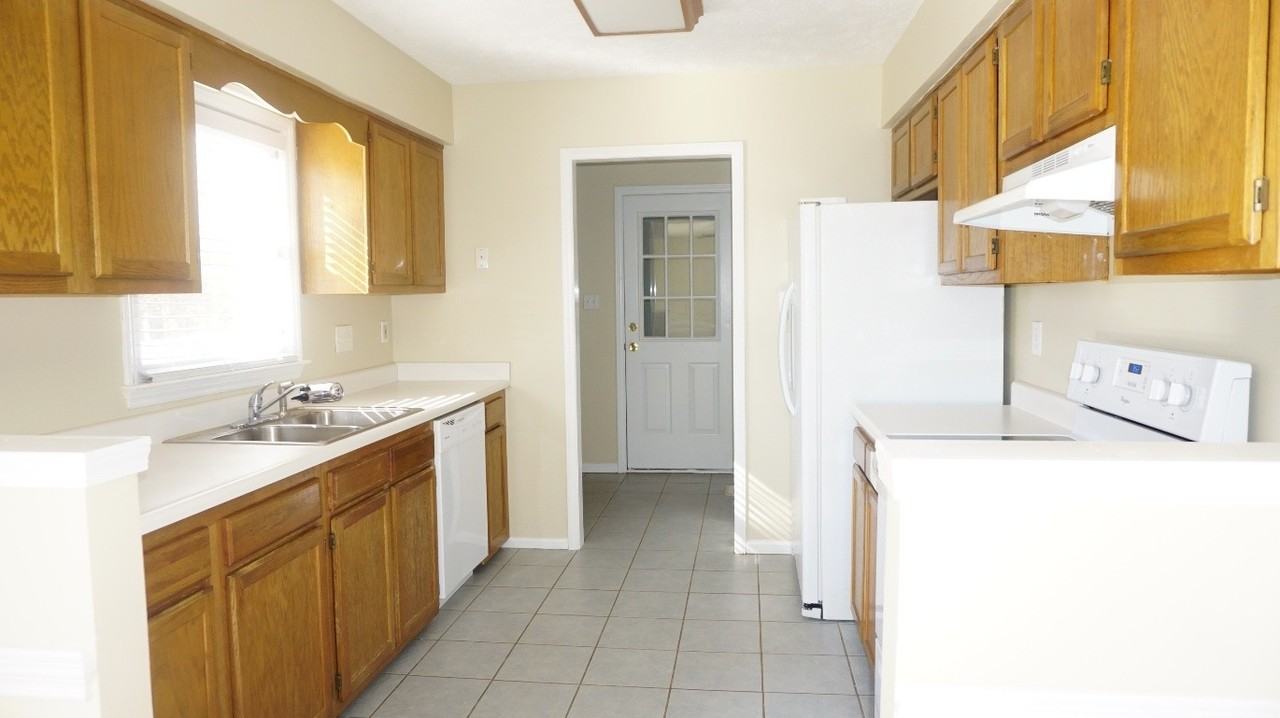 6887 Big Wood Rd - Photo 3 of 30