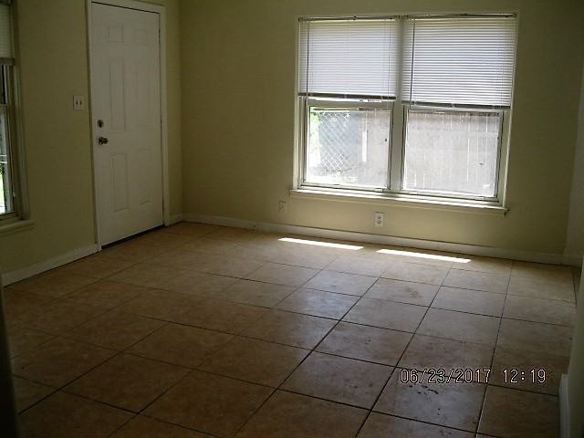 7926 Hare Ave - Photo 2 of 6
