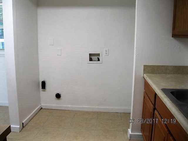 7926 Hare Ave - Photo 3 of 6