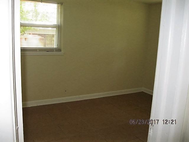 7926 Hare Ave - Photo 4 of 6
