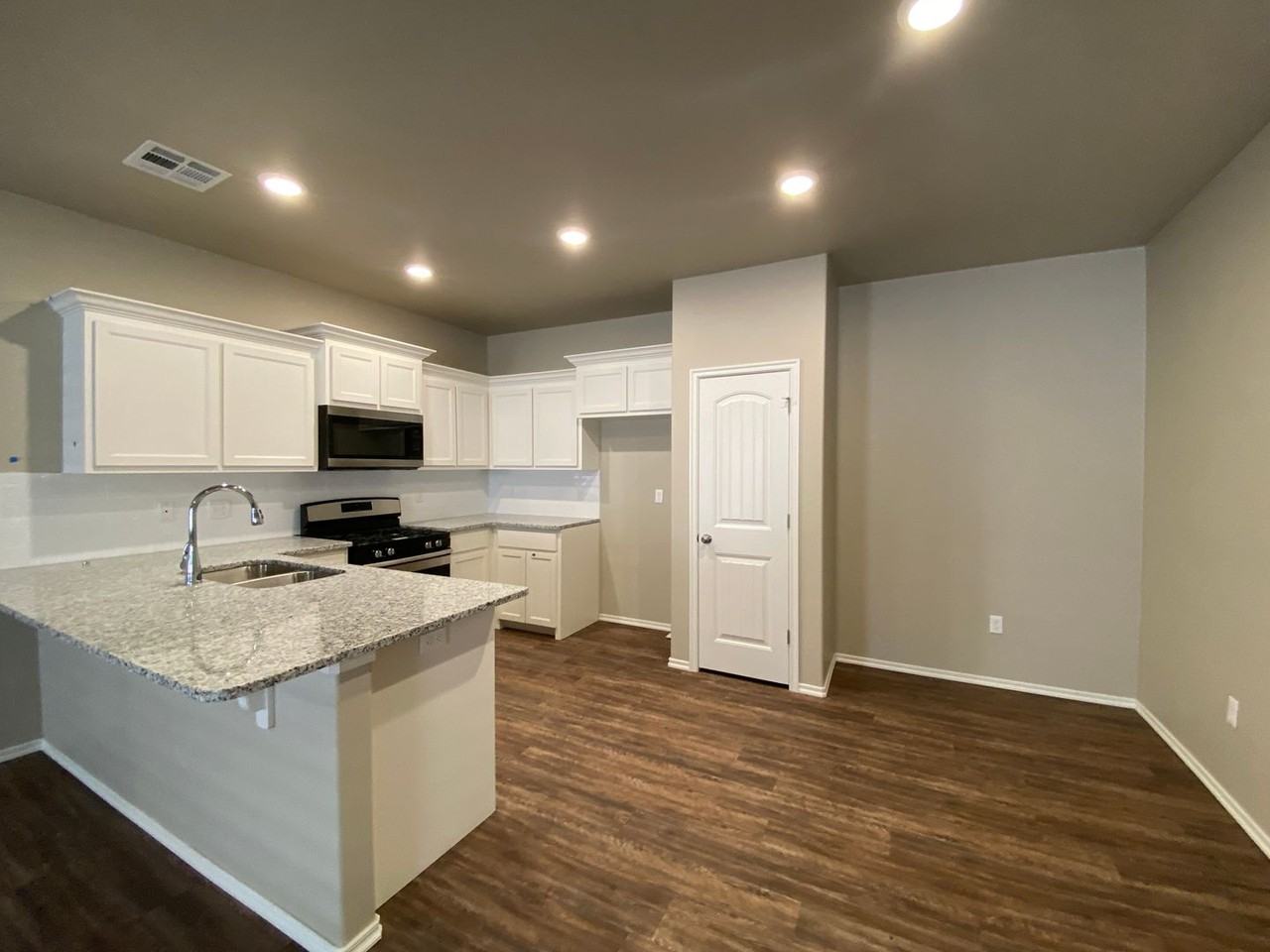 10922 Nw 119th St - Photo 5 of 16