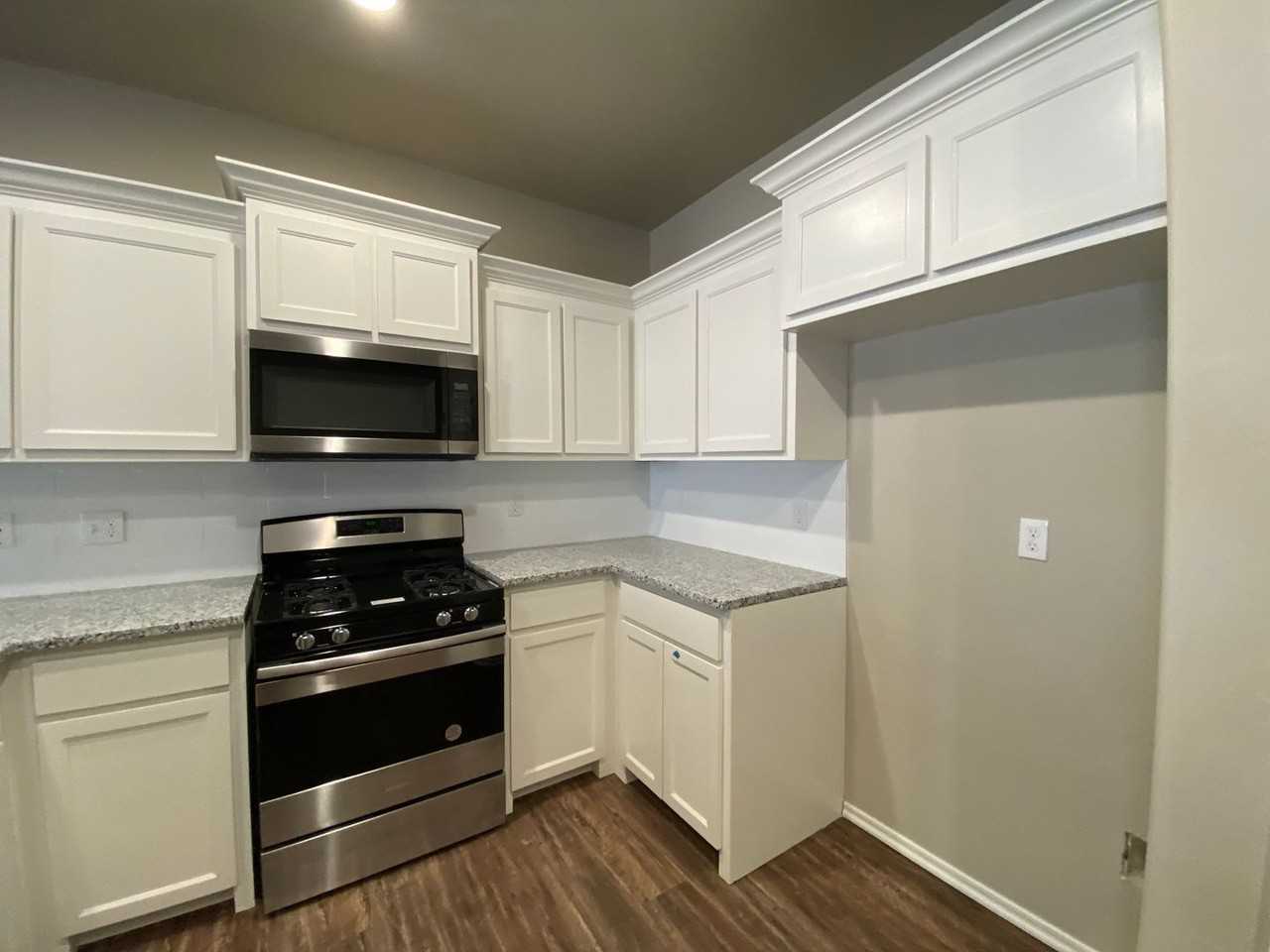 10922 Nw 119th St - Photo 6 of 16