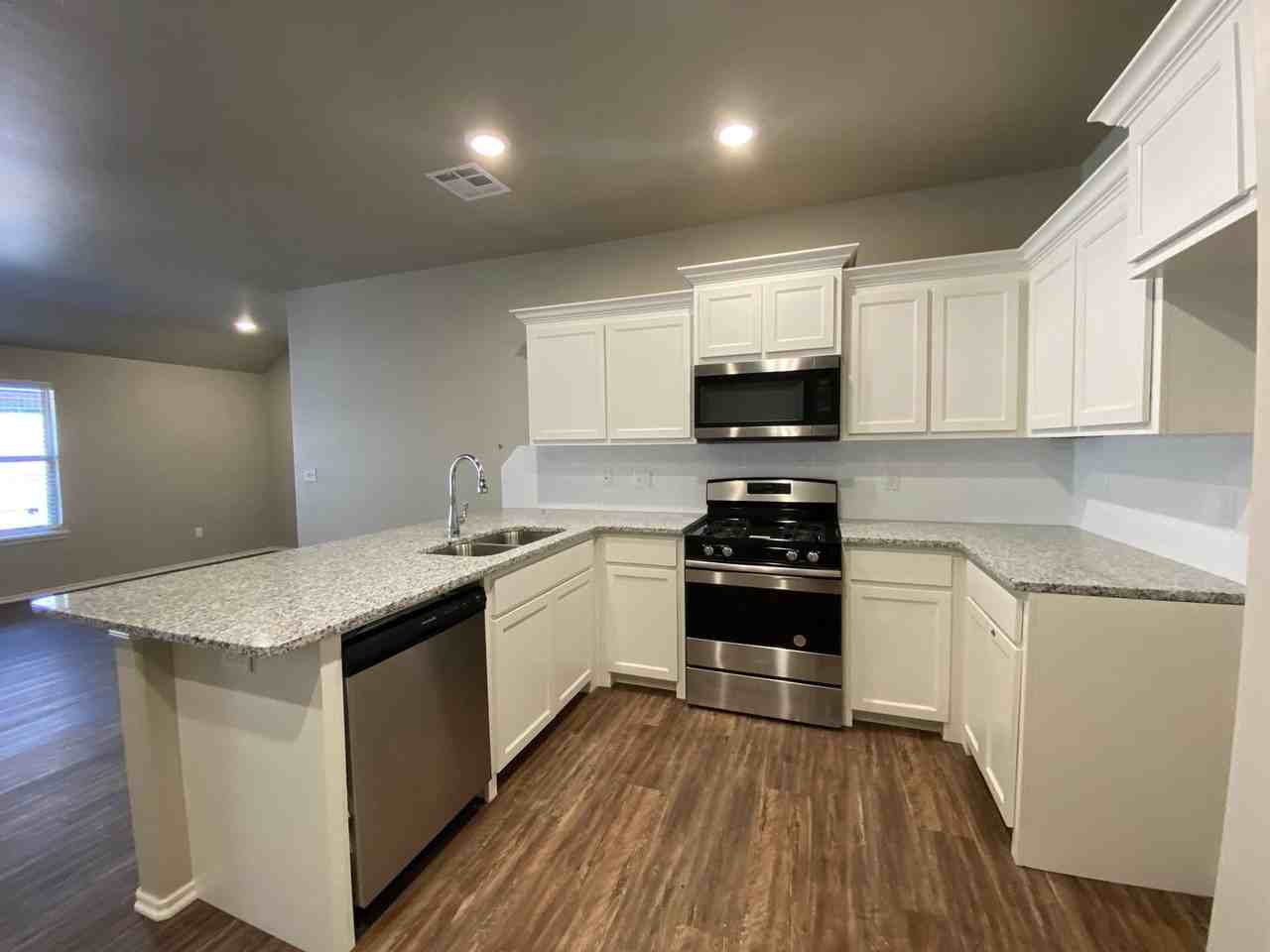 10922 Nw 119th St - Photo 7 of 16
