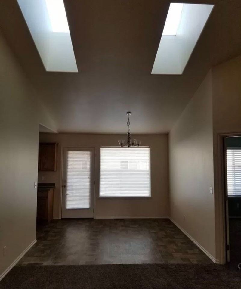 913 S 90th Ave #A - Photo 3 of 25