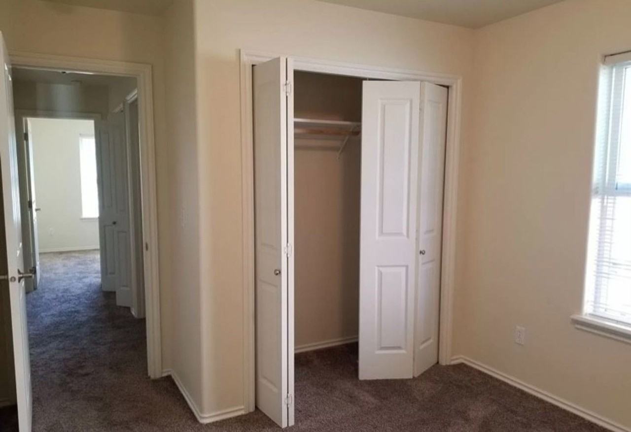 913 S 90th Ave #A - Photo 7 of 25