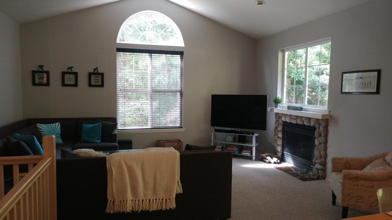 1025 Cedar Cir - Photo 3 of 33