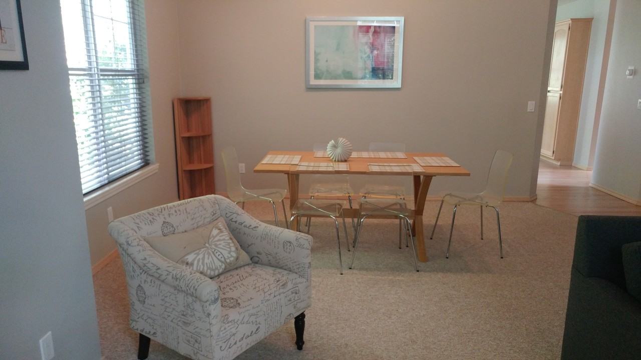1025 Cedar Cir - Photo 5 of 33