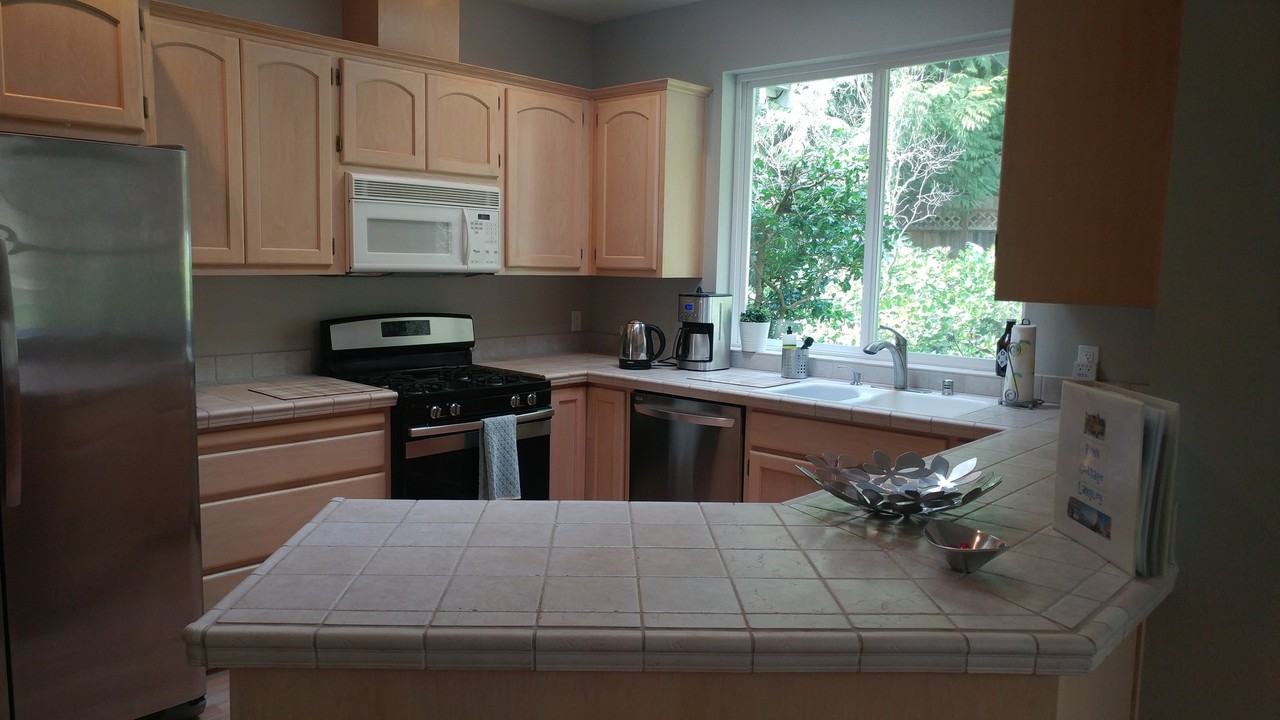 1025 Cedar Cir - Photo 7 of 33
