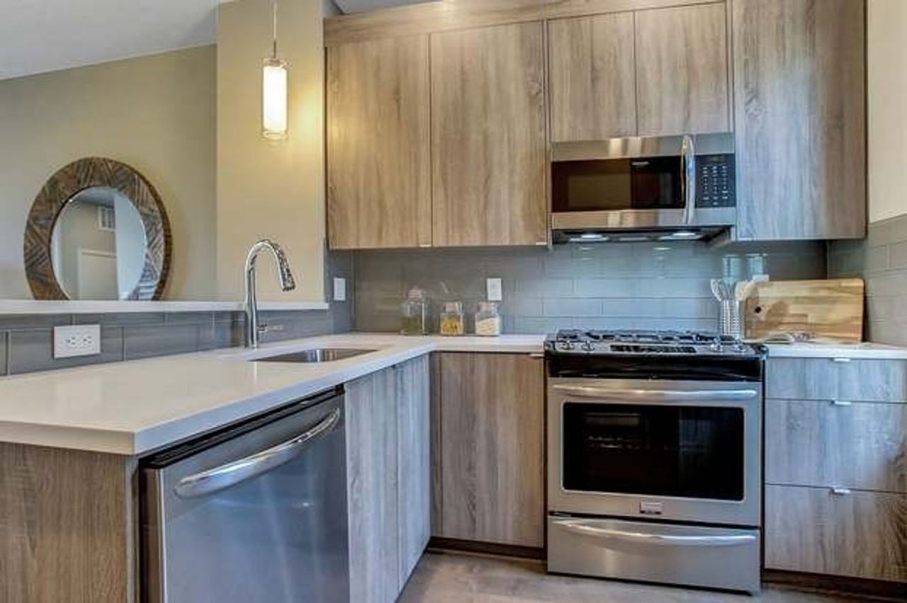 945 N Skidmore St - Photo 3 of 22
