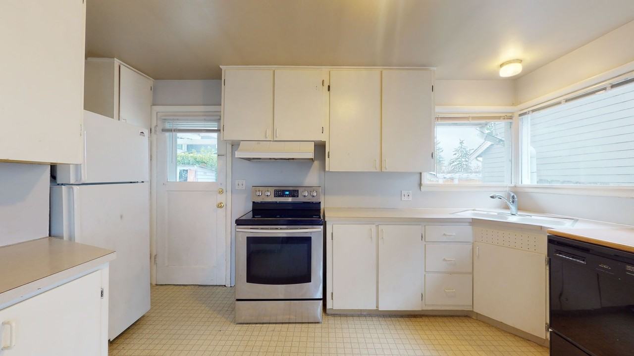 1215 N 36th St - Photo 5 of 23