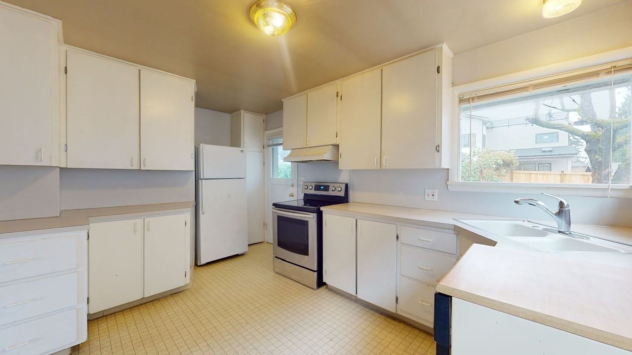 1215 N 36th St - Photo 6 of 23