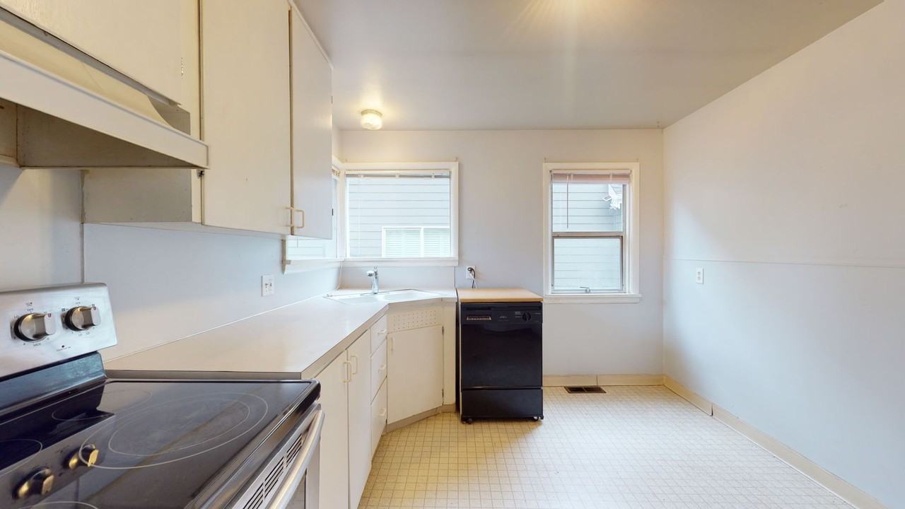 1215 N 36th St - Photo 7 of 23