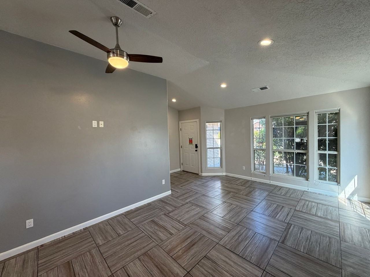 7024 Westford Pl Nw - Photo 6 of 34