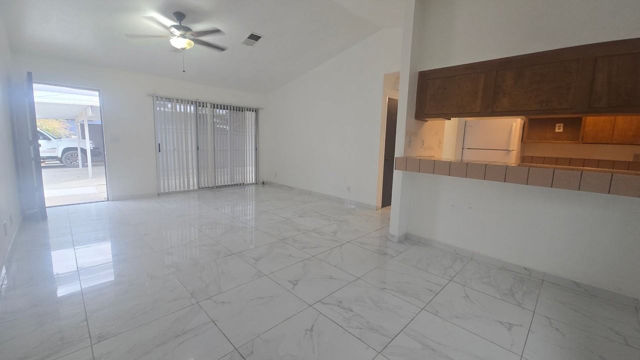 1034 Kaweah St - Photo 2 of 10