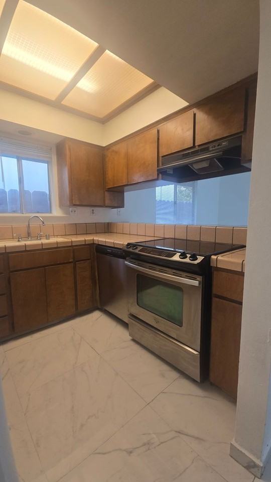 1034 Kaweah St - Photo 5 of 10