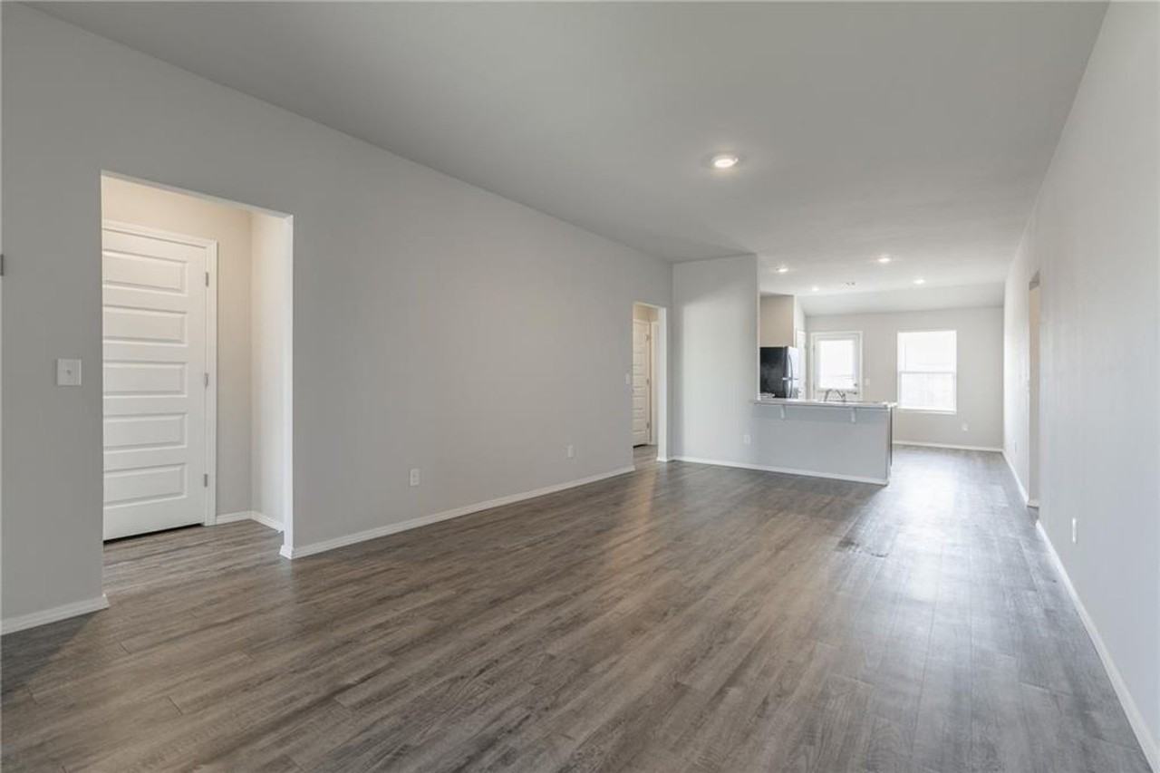 526 Se 3rd Ter - Photo 3 of 28