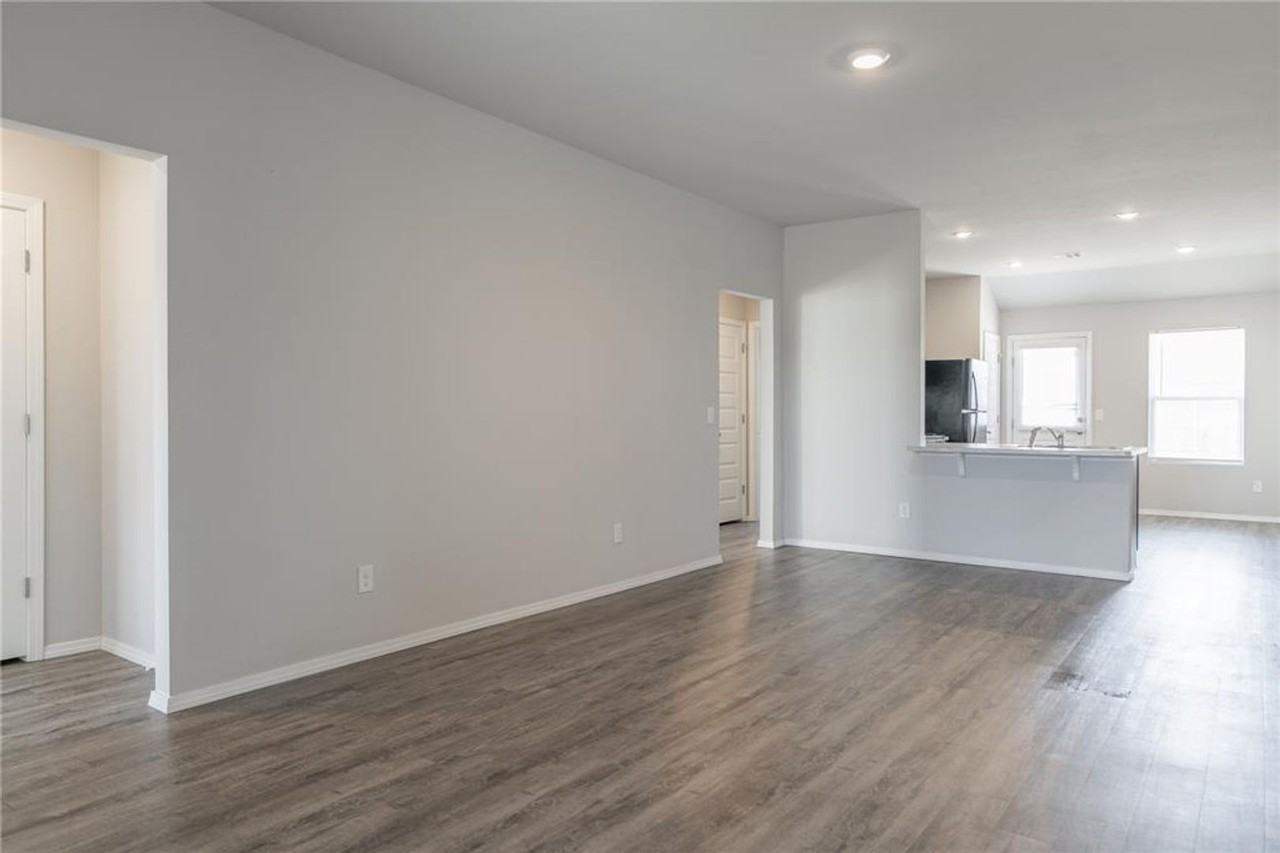 526 Se 3rd Ter - Photo 4 of 28