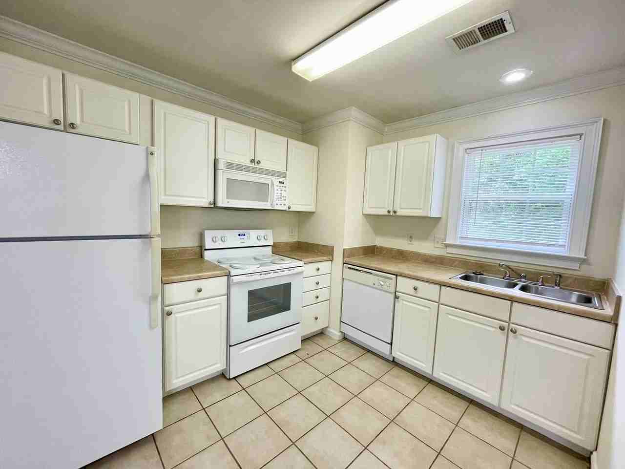 107 Poet Pl - Photo 2 of 15