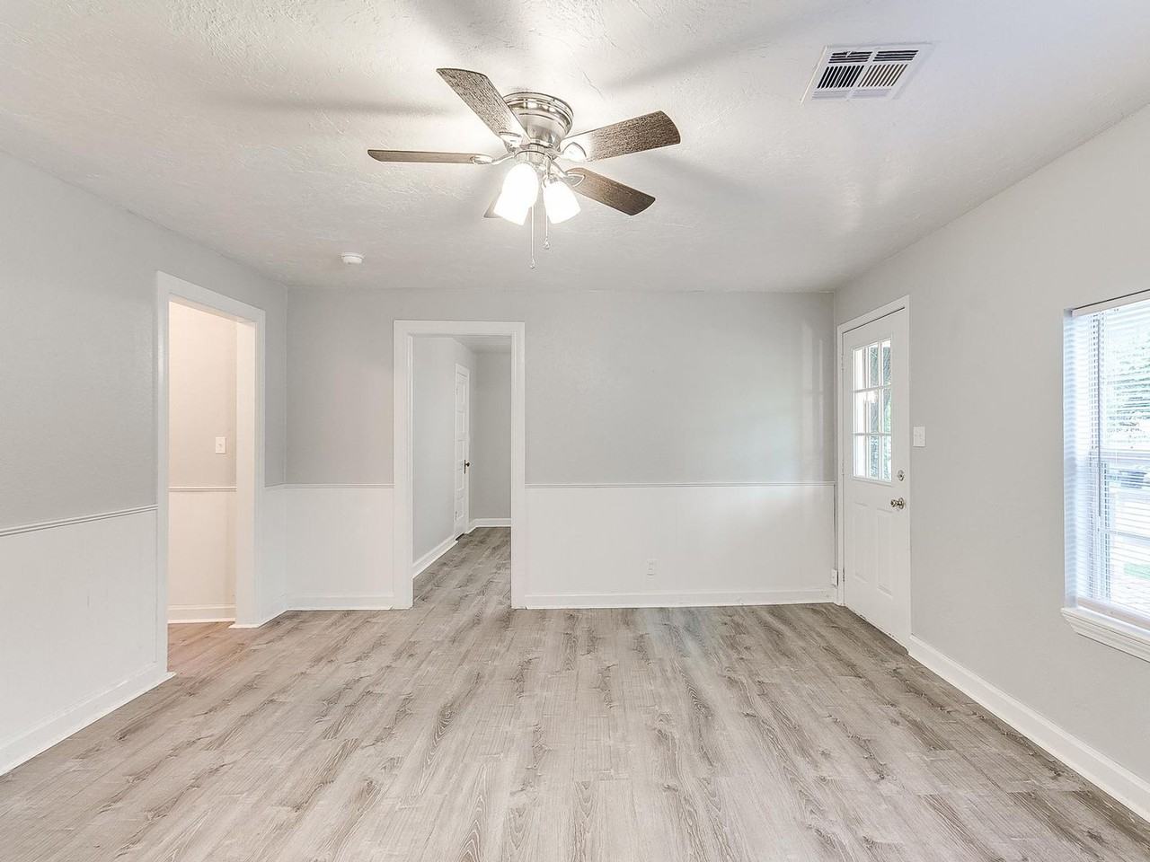 1947 N Louisa Ave - Photo 3 of 32