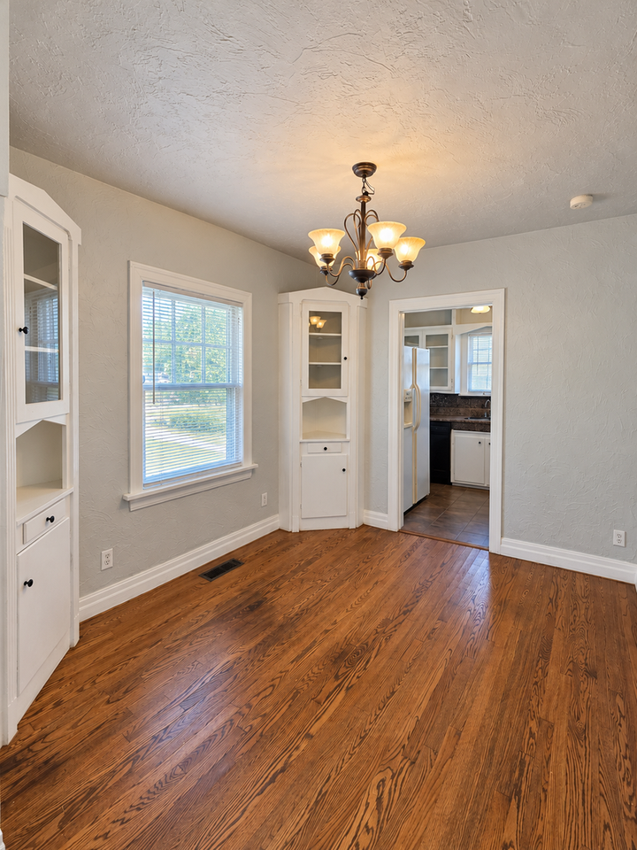 2620 W Park Pl - Photo 7 of 28