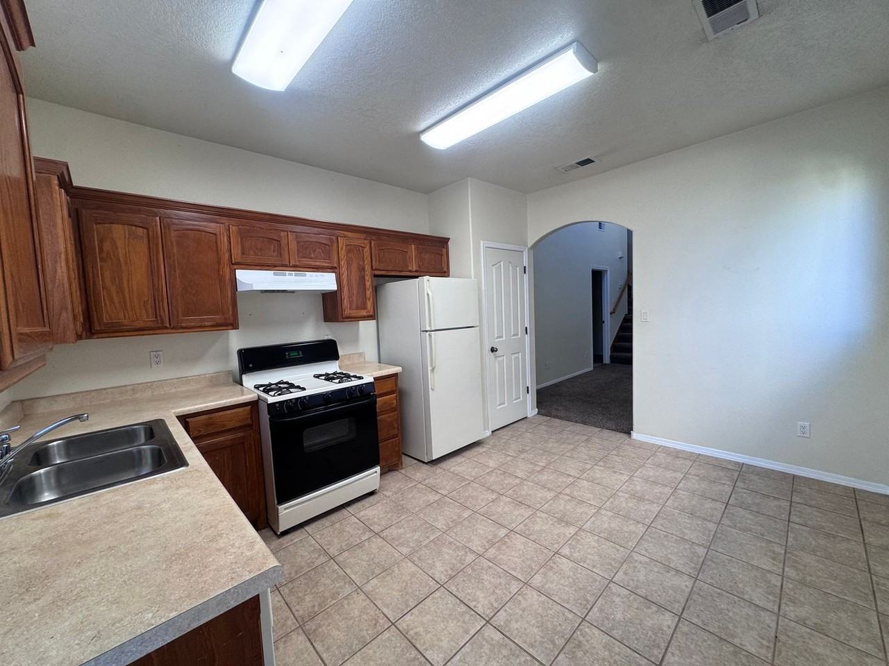 4835 Spanish Sun Ave Ne - Photo 4 of 15