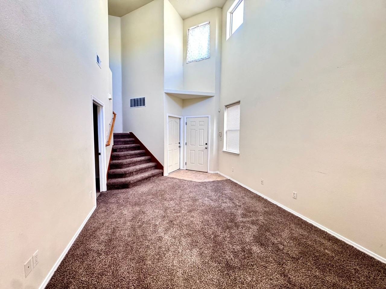 4835 Spanish Sun Ave Ne - Photo 6 of 15