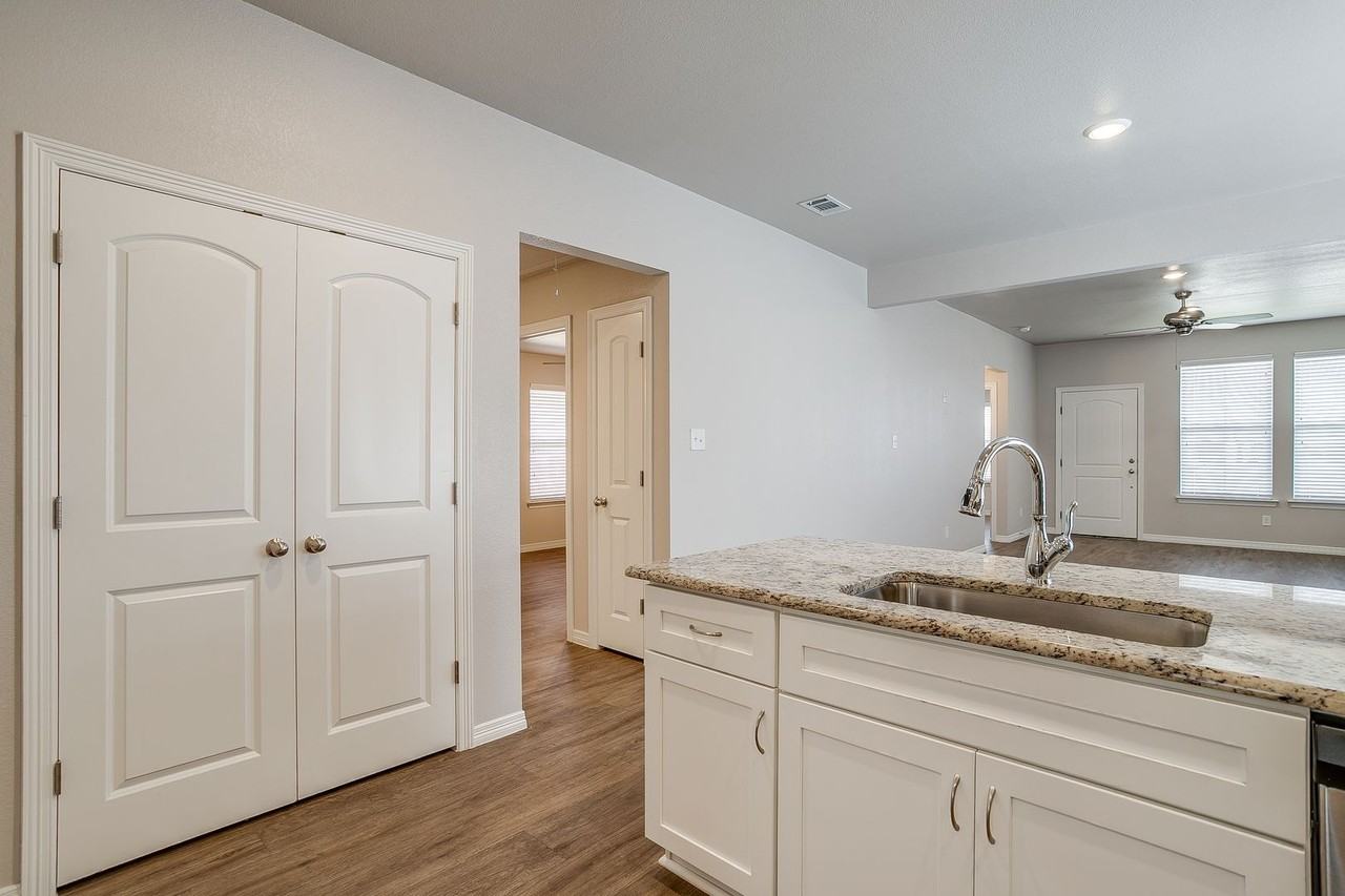 1275 Trailside Dr - Photo 2 of 12