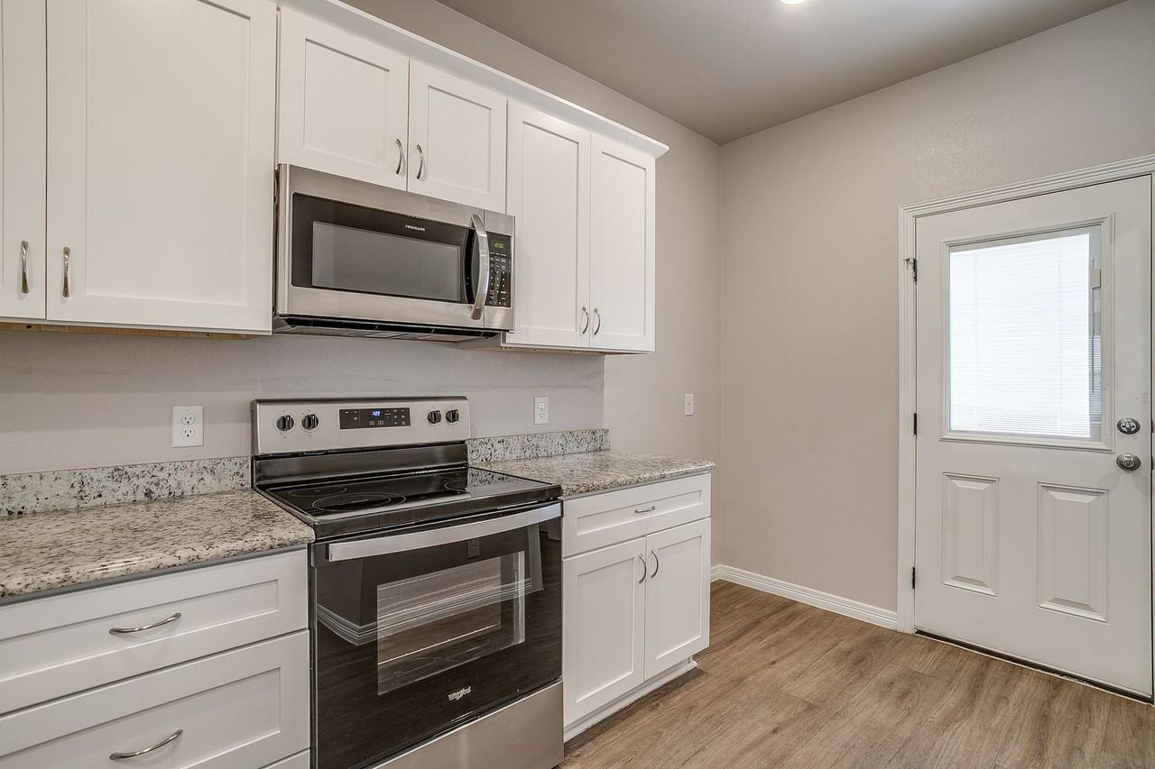 1275 Trailside Dr - Photo 3 of 12