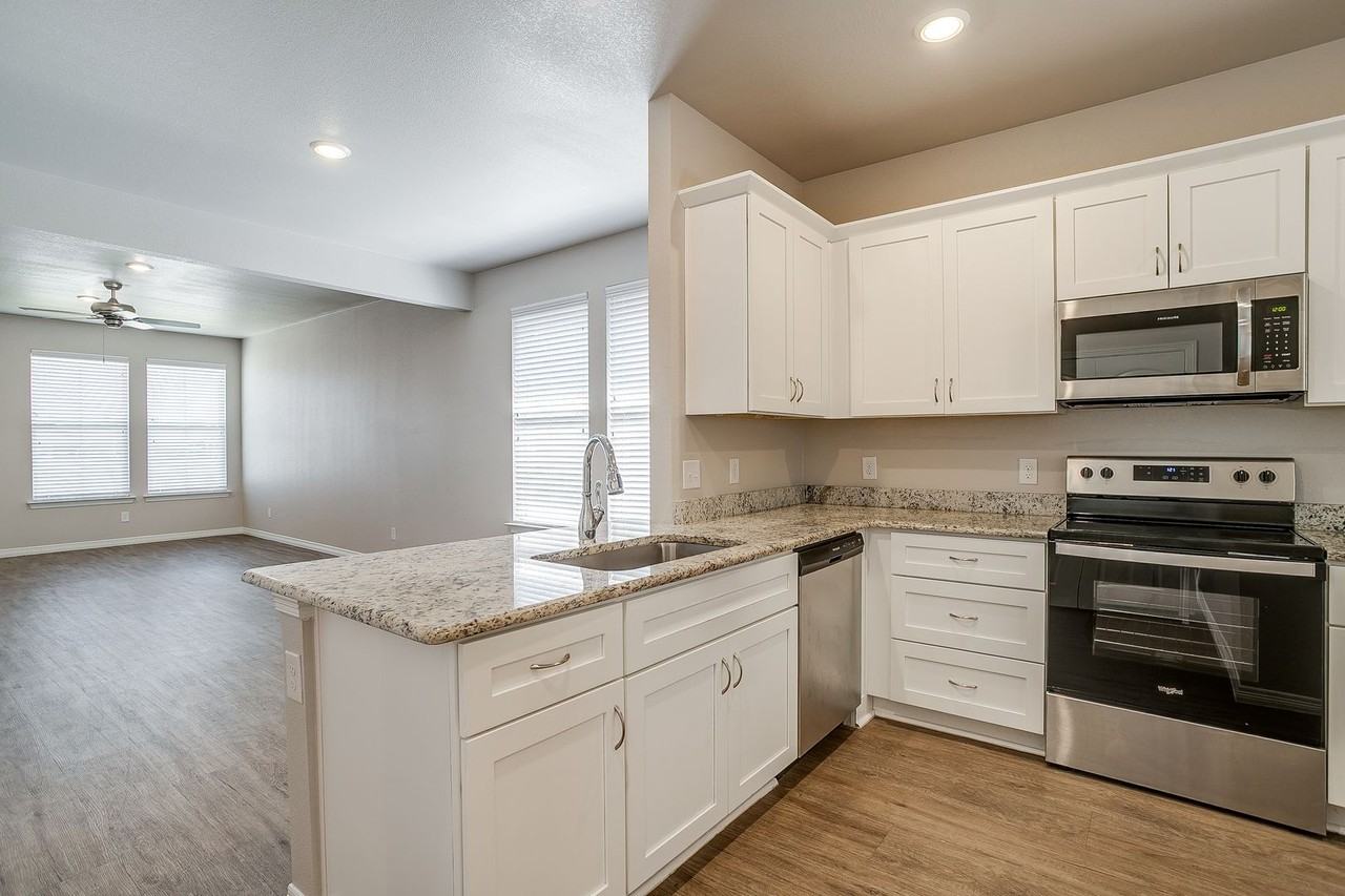 1275 Trailside Dr - Photo 4 of 12