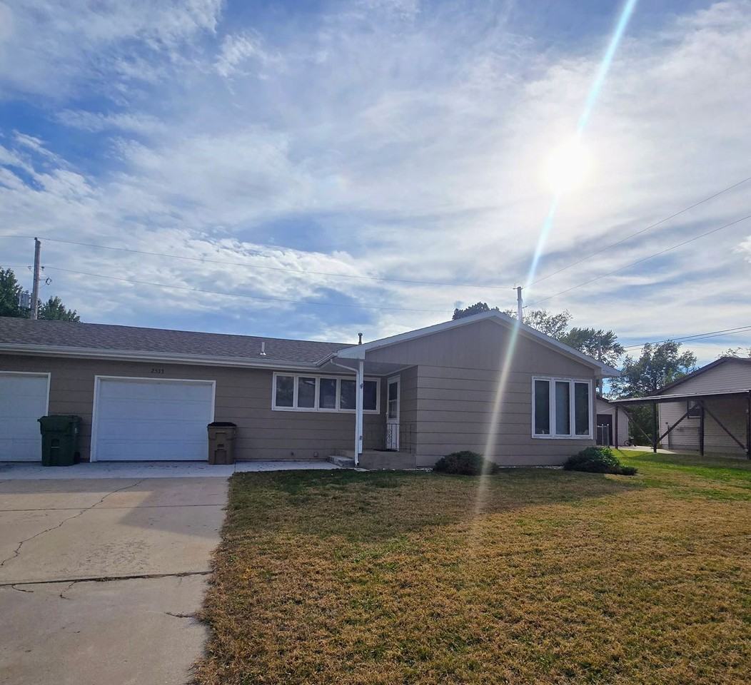 2533 W 4th St - Photo 2 of 12