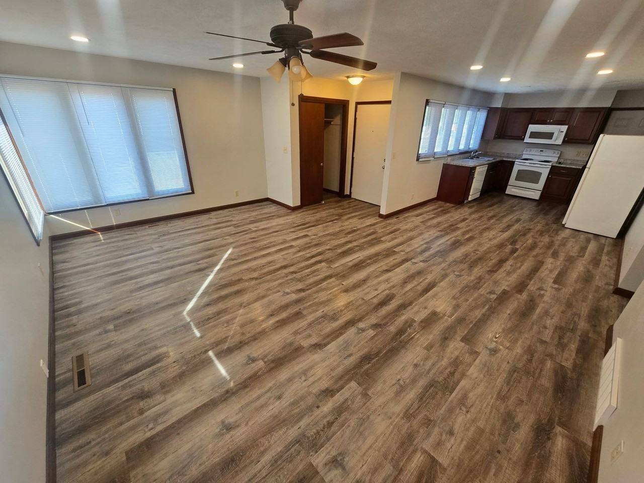 2533 W 4th St - Photo 4 of 12