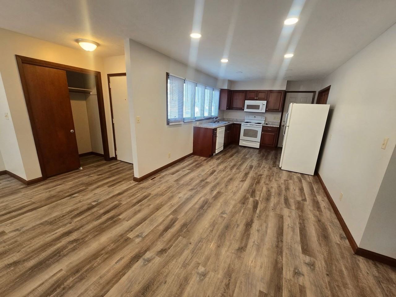 2533 W 4th St - Photo 6 of 12