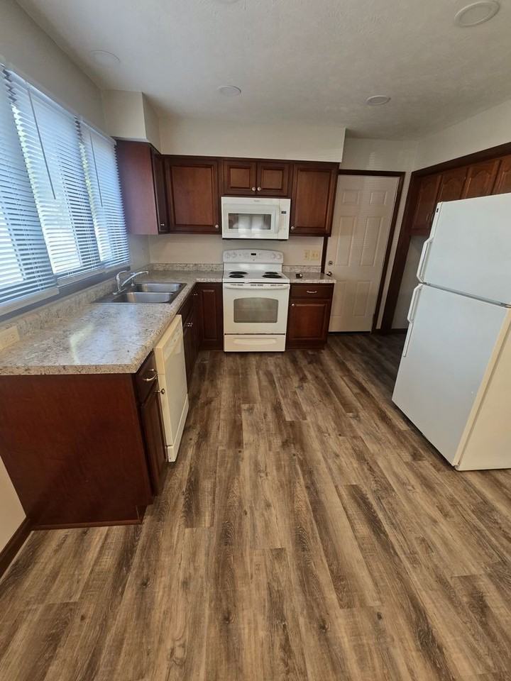 2533 W 4th St - Photo 7 of 12