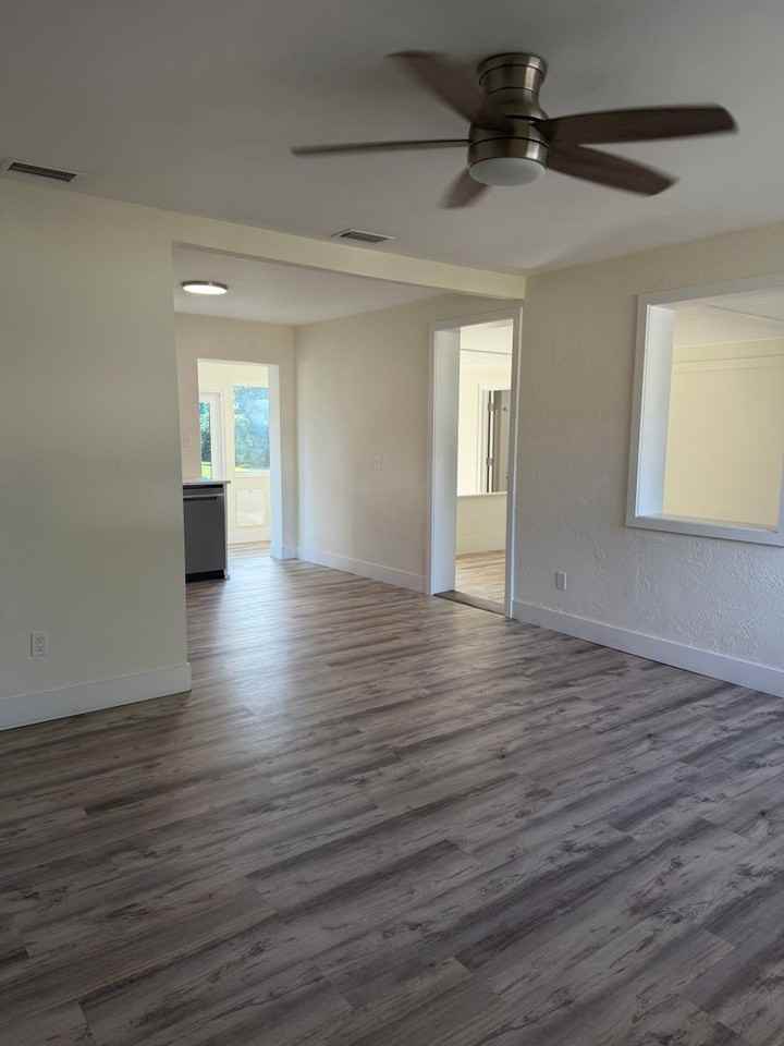 601 N Moore St - Photo 3 of 21