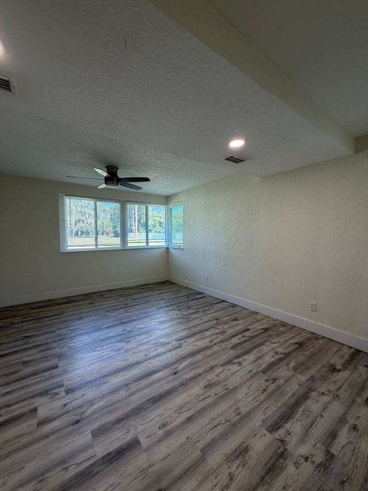 601 N Moore St - Photo 7 of 21