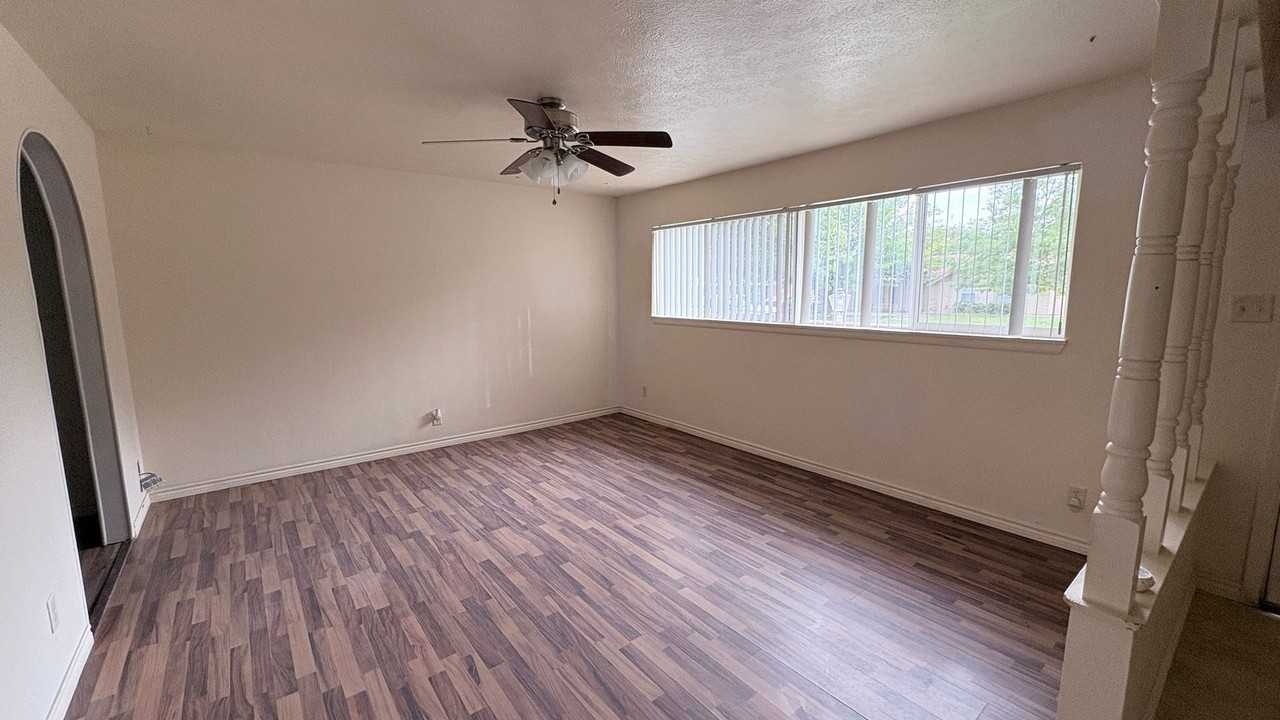 3002 Bandolina Ave - Photo 2 of 12