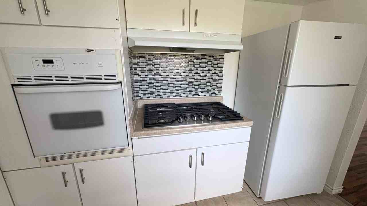 3002 Bandolina Ave - Photo 6 of 12