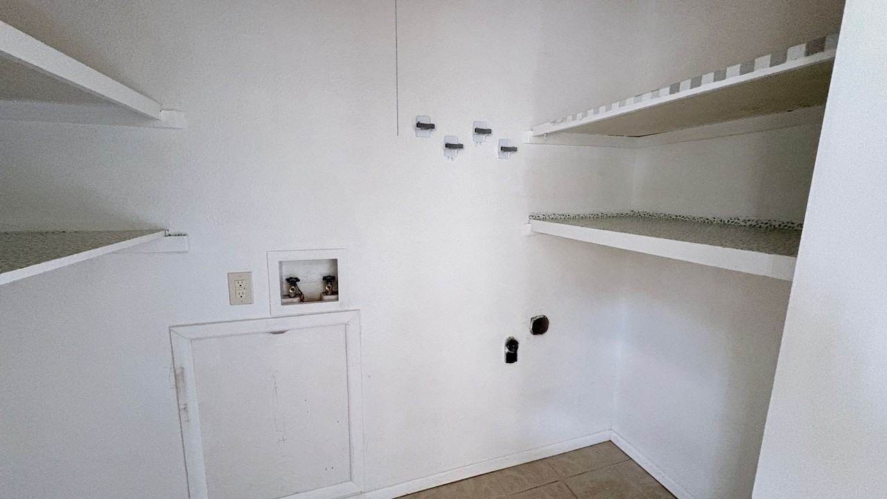 3002 Bandolina Ave - Photo 7 of 12