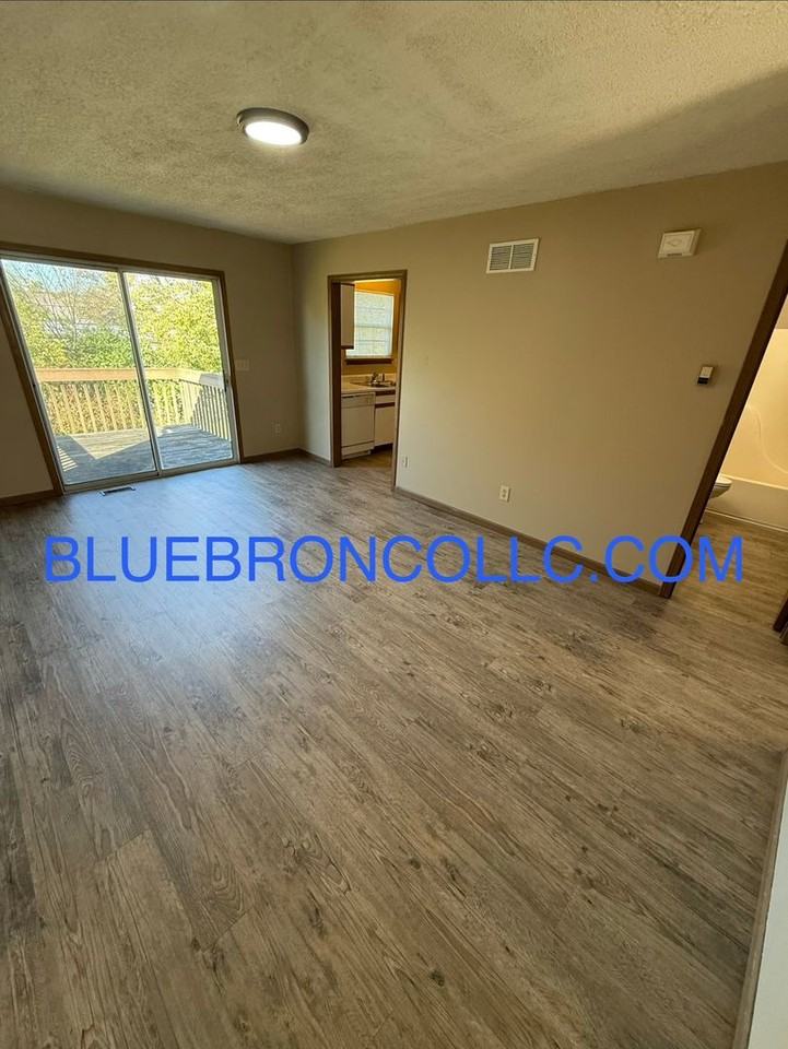 200 N Crest Dr - Photo 2 of 11