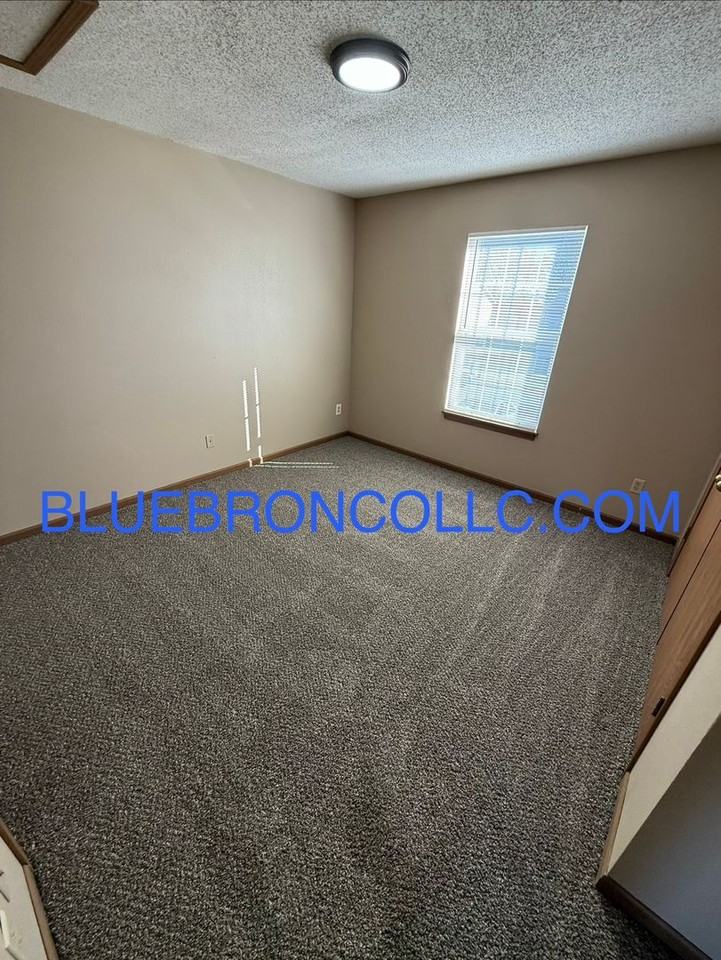 200 N Crest Dr - Photo 4 of 11