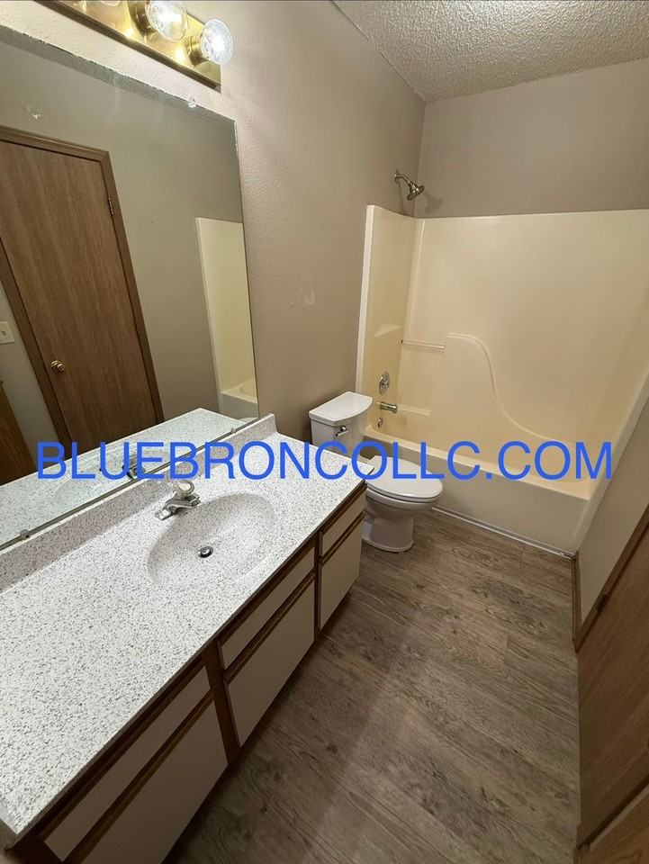 200 N Crest Dr - Photo 5 of 11
