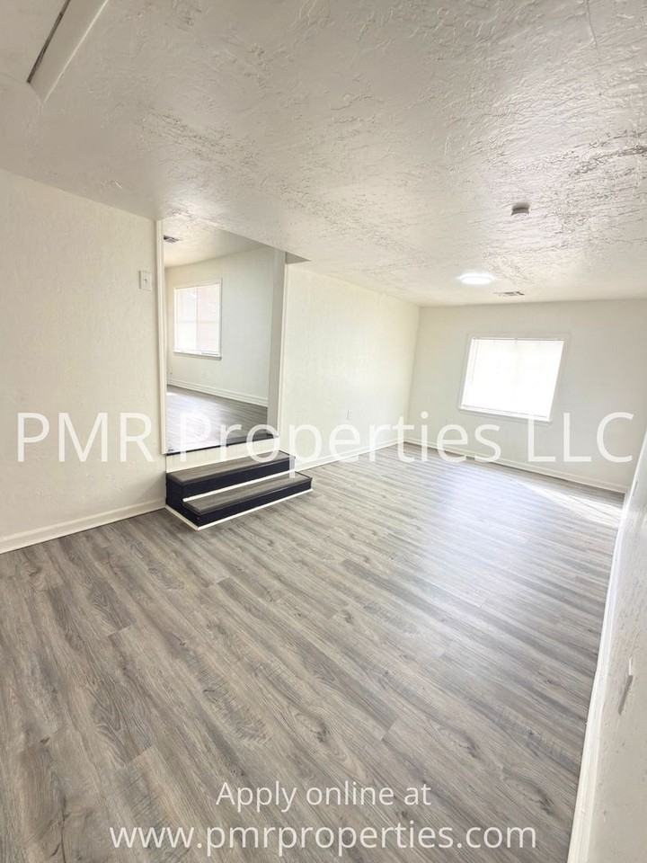 1901 Nw Cherry Ave - Photo 2 of 12